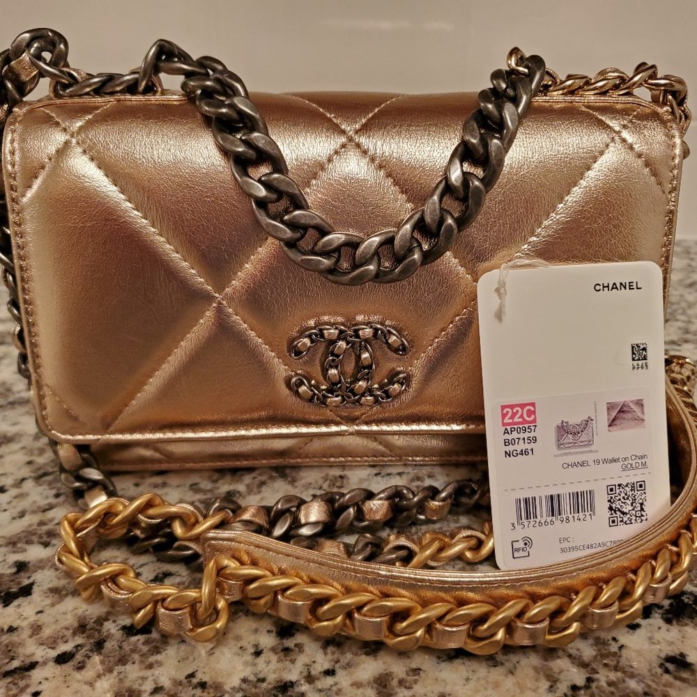 22C Chanel 19 Wallet on Chain, Gold Leather Cross